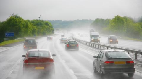 LIFT_brand_cars_highway_rain_road - LIFT_800x450