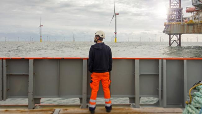 Offshore wind farm maintenance
